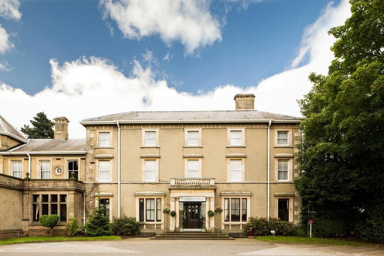Mercure Burton Upon Trent, Newton Park Exterior photo